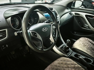 Седан Hyundai Elantra 2013 года, 989000 рублей, Ачинск