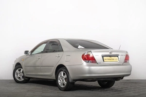 Седан Toyota Camry 2005 года, 759000 рублей, Томск
