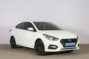 Седан Hyundai Solaris 2017 года, 979000 рублей, Новосибирск