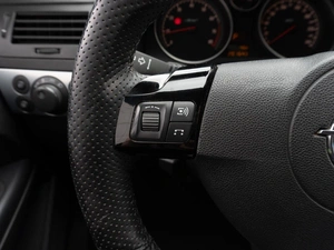 Седан Opel Astra 2013 года, 799000 рублей, Саратов