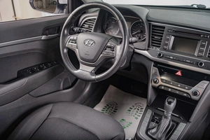 Седан Hyundai Elantra 2018 года, 1789000 рублей, Томск