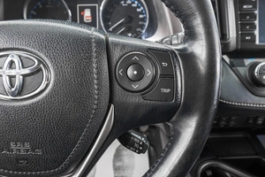 Внедорожник Toyota RAV4 2017 года, 2299000 рублей, Барнаул