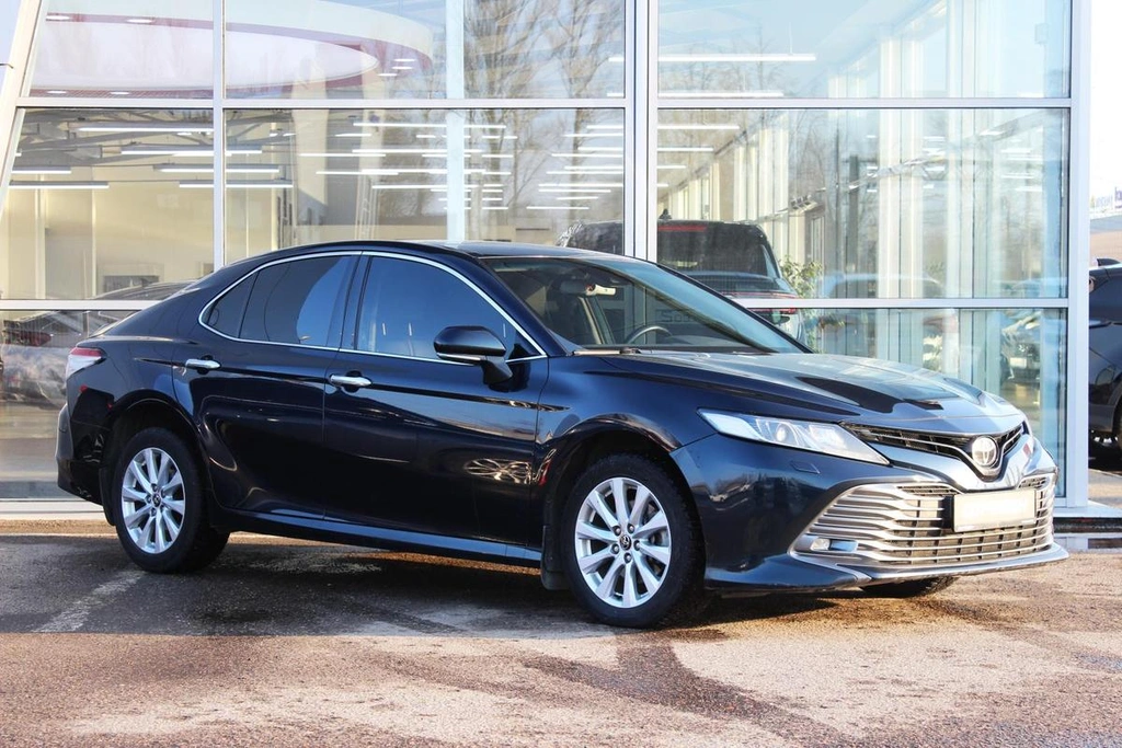 Седан Toyota Camry 2018 года, 2450000 рублей, Ярославль