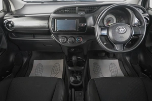 Хетчбэк Toyota Vitz 2018 года, 999000 рублей, Кемерово