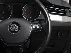 Универсал Volkswagen Passat 2017 года, 1700000 рублей, Омск
