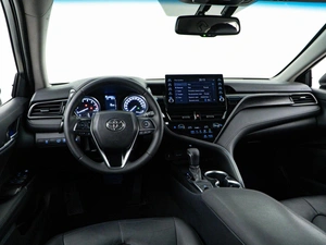 Седан Toyota Camry 2021 года, 2847077 рублей, Москва