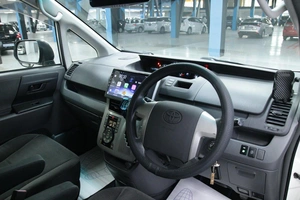 Минивэн Toyota Voxy 2008 года, 1198000 рублей, Солонцы