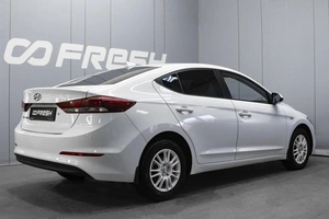 Седан Hyundai Elantra 2017 года, 1340000 рублей, Омск