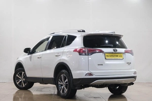 Внедорожник Toyota RAV4 2016 года, 2259000 рублей, Новокузнецк
