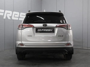 Внедорожник Toyota RAV4 2017 года, 2495000 рублей, Омск