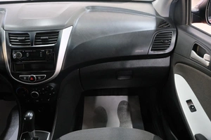 Седан Hyundai Solaris 2011 года, 769000 рублей, Омск