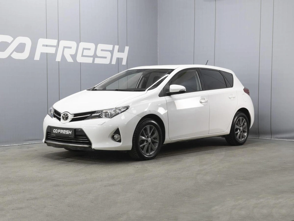 Хетчбэк Toyota Auris 2012 года, 1160000 рублей, Омск