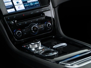 Седан Jaguar XJ 2014 года, 2669900 рублей, Москва