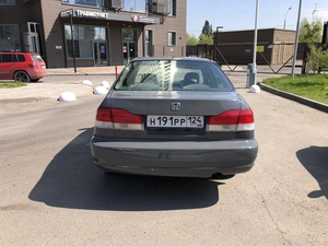 Седан Isuzu Gemini 1999 года, 330000 рублей, Красноярск