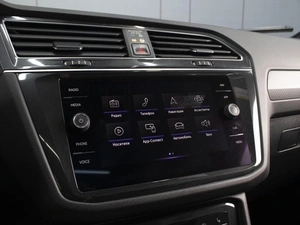 Внедорожник Volkswagen Tiguan 2021 года, 4200000 рублей, Омск