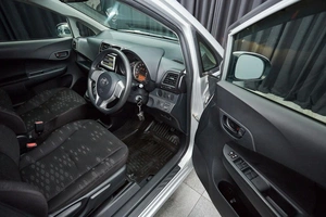 Хетчбэк Toyota Ractis 2014 года, 999000 рублей, Красноярск