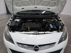 Седан Opel Astra 2013 года, 920000 рублей, Курск