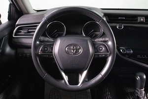 Седан Toyota Camry 2021 года, 3099000 рублей, Сургут