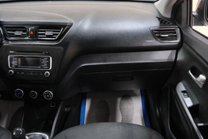 Седан Kia Rio 2015 года, 799000 рублей, Омск