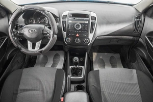 Хетчбэк Kia Ceed 2011 года, 839000 рублей, Барнаул