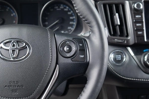 Внедорожник Toyota RAV4 2018 года, 2799000 рублей, Оренбург