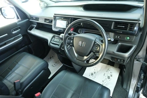 Минивэн Honda Stepwgn Spada 2017 года, 2129000 рублей, Омск