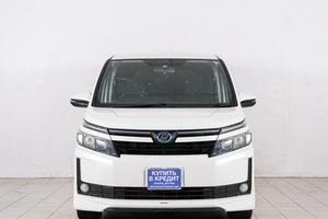 Минивэн Toyota Voxy 2014 года, 2049000 рублей, Красноярск