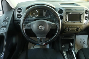 Внедорожник Volkswagen Tiguan 2012 года, 1319000 рублей, Омск