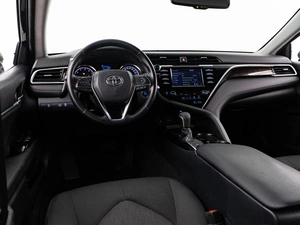 Седан Toyota Camry 2020 года, 2449999 рублей, Москва