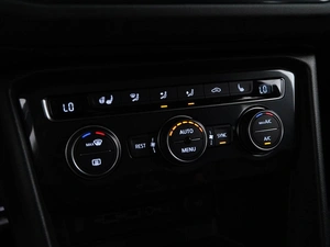 Внедорожник Volkswagen Tiguan 2018 года, 2389000 рублей, Москва