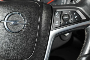 Седан Opel Astra 2012 года, 719000 рублей, Тюмень