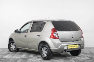 Хетчбэк Renault Sandero 2011 года, 499000 рублей, Кемерово