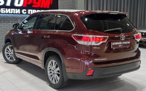 Внедорожник Toyota Highlander 2014 года, 2900000 рублей, Красноярск