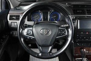 Седан Toyota Camry 2017 года, 2099000 рублей, Тюмень