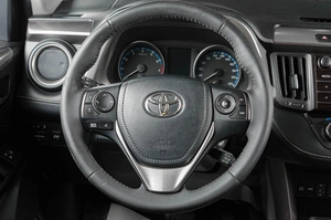 Внедорожник Toyota RAV4 2016 года, 2419000 рублей, Тюмень