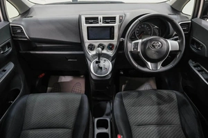 Хетчбэк Toyota Ractis 2012 года, 849000 рублей, Новокузнецк