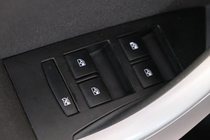 Хетчбэк Opel Astra 2011 года, 819000 рублей, Омск