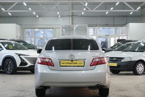 Седан Toyota Camry 2011 года, 1999000 рублей, Омск