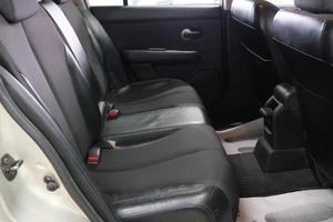 Седан Nissan Tiida 2005 года, 369000 рублей, Омск