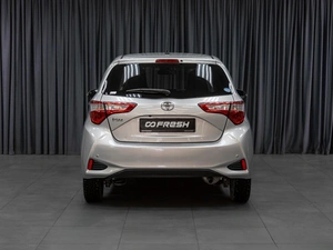 Хетчбэк Toyota Vitz 2017 года, 929000 рублей, Тюмень