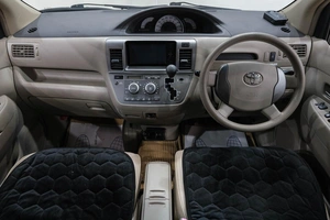 Минивэн Toyota Raum 2010 года, 829000 рублей, Новокузнецк