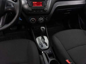 Седан Kia Rio 2013 года, 849000 рублей, Саратов