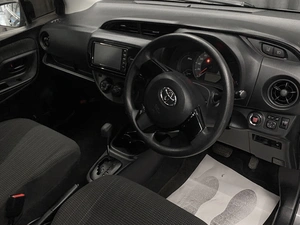 Хетчбэк Toyota Vitz 2019 года, 1030000 рублей, Красноярск