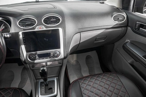Хетчбэк Ford Focus 2010 года, 699000 рублей, Барнаул