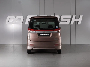 Минивэн Mitsubishi Delica D2 2011 года, 680000 рублей, Красный Пахарь