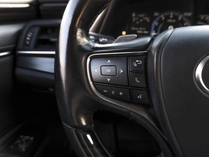 Седан Lexus ES 2019 года, 3399000 рублей, Саратов