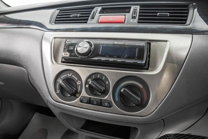 Седан Mitsubishi Lancer 2004 года, 399000 рублей, Барнаул