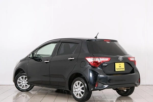 Хетчбэк Toyota Vitz 2017 года, 829000 рублей, Красноярск
