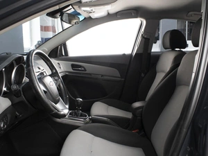 Седан Chevrolet Cruze 2013 года, 740000 рублей, Омск