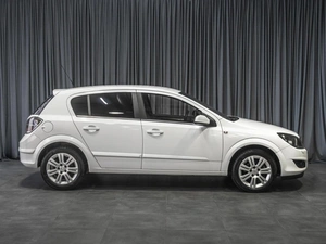 Хетчбэк Opel Astra 2010 года, 519000 рублей, Тюмень